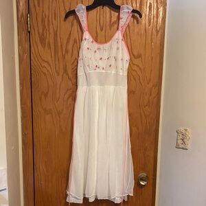 Charming 1970’s White and Pink Nightie